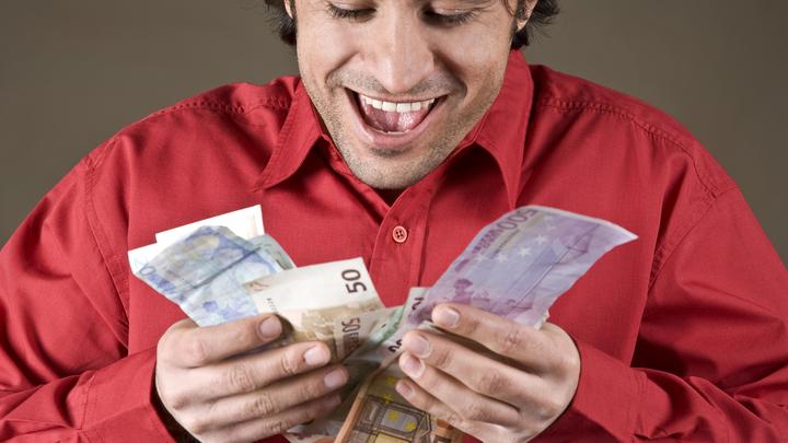 В SuperJob выяснили, сколько денег нужно жителям России для полного счастья
