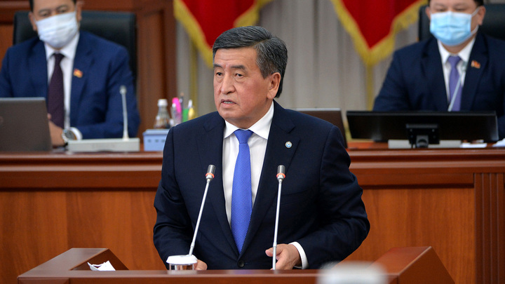 Премьер Киргизии подал в отставку. Его место занял освобождённый протестующими оппозиционер