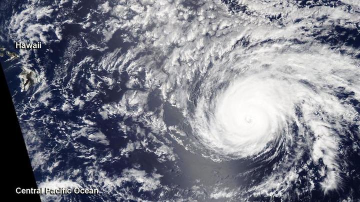 Циклонический вихрь принесет дождь со снегом и закроет парки в Санкт-Петербурге