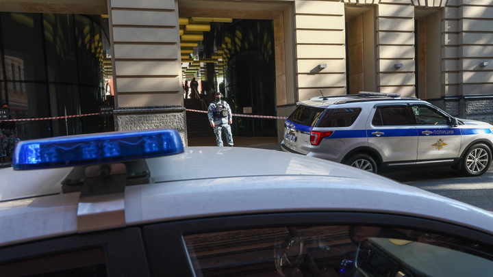 Голландец в Москве ударил полицейского кулаком в лицо за замечание