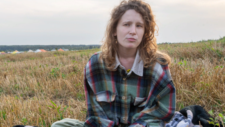 Логики всё меньше: Сбежавшая Монеточка* не собирается возвращаться в Россию