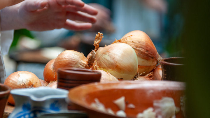 Новая беда России и мира: Фурами выброшенной еды можно Землю девять раз обмотать