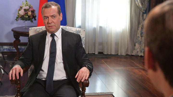 Медведев назвал “программы минимума и максимума” Пелоси, которых она добивалась на Тайване