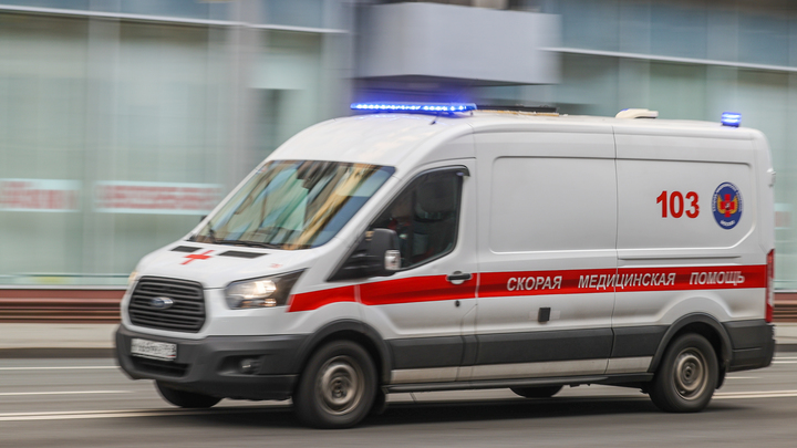Петербуржец пытался разнять дерущихся, но получил ножом в грудь от приезжего