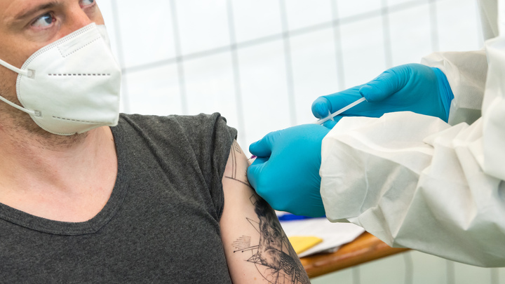 Прививки от COVID-19 могут внести в нацкалендарь вакцинации. Проект одобрен в первом чтении