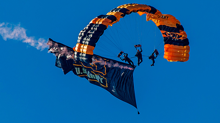 Парашютисты парализовали Вашингтон. А что, так можно было?