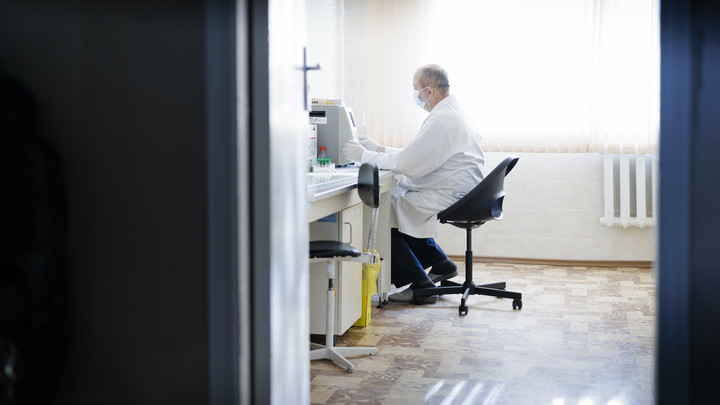 Штаты признали создание биолабораторий на Украине. Но отрицают работу над оружием