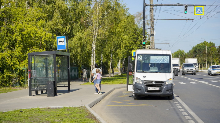 В Иванове вандалы разгромили новые остановки на улице Куконковых