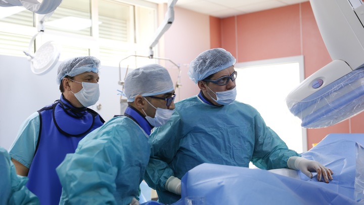 Новосибирские кардиохирурги спасли коллегу из Тюмени с редкой патологией