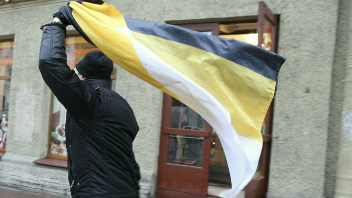 Не надо сову на глобус натягивать: Два майора разъяснили скандал с русским флагом на госканале