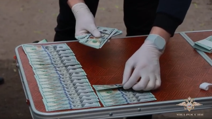 Во Владимире поймали продавцов фальшивых долларов