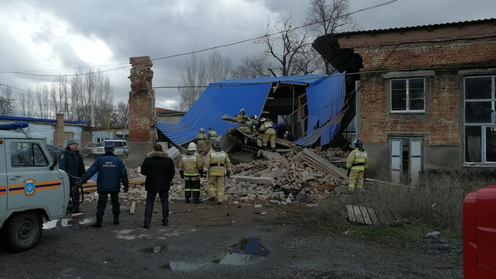 Царьград публикует видео с места ЧП в Ростовской области: Найдены тела двух погибших