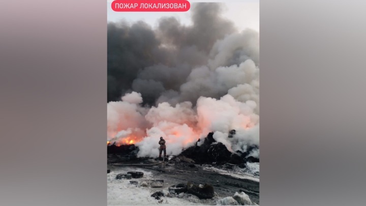 Крупный пожар произошел ночью на шинном заводе в Новокузнецке