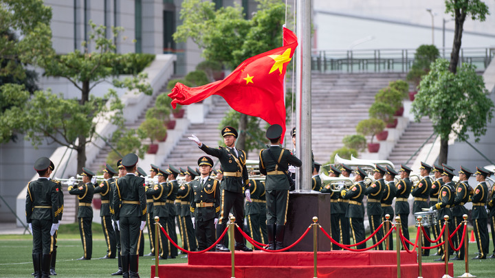 Комик заплатит $2 млн за шутку об армии. И никаких вам последних предупреждений