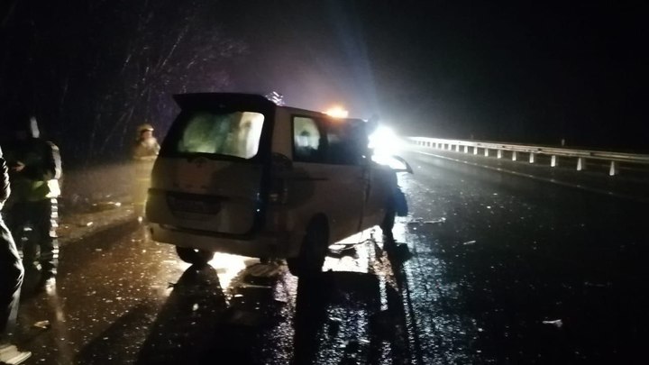 В ДТП с минивеном под Горячим Ключом пострадали восемь человек, среди них 12-летняя девочка