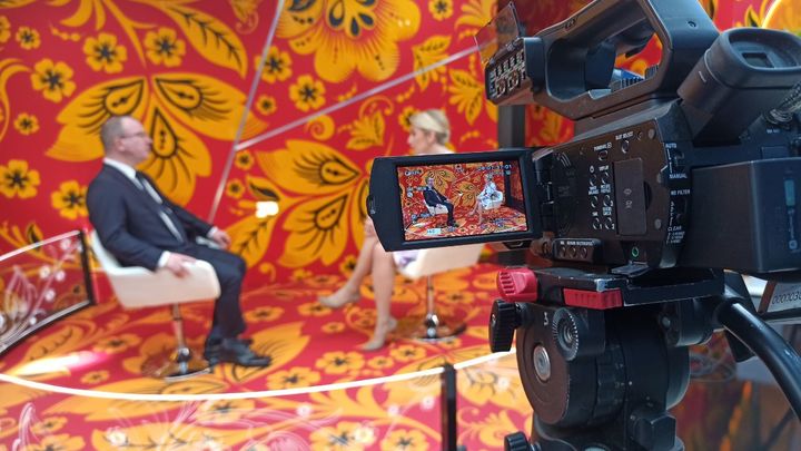 Захарова раскрыла тайный смысл нового лого канала Дождь*