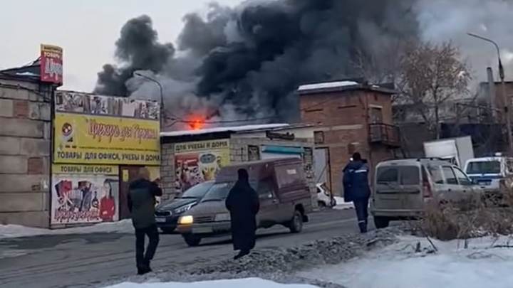 В Магнитогорске на Зелёном рынке пожар охватил 1000 квадратных метров