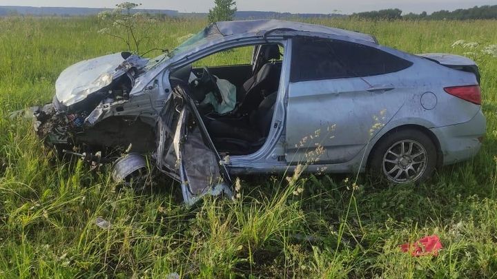 Автомобиль с 2-летним ребенком перевернулся в Кузбассе