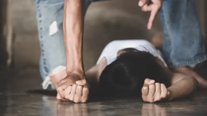 В США мать и отчим запытали дочку до смерти из‑за переписок с мальчиками