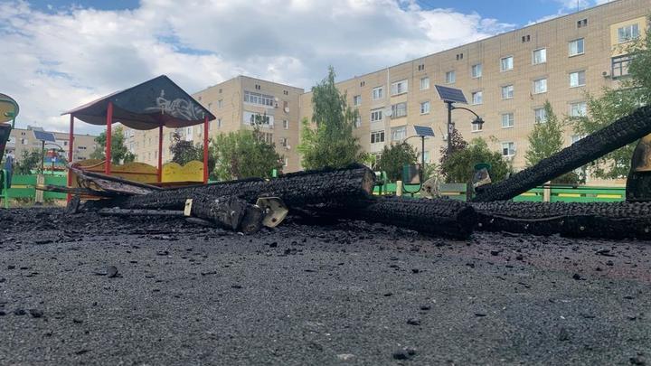 В Донецке малолетние вандалы сожгли детскую площадку