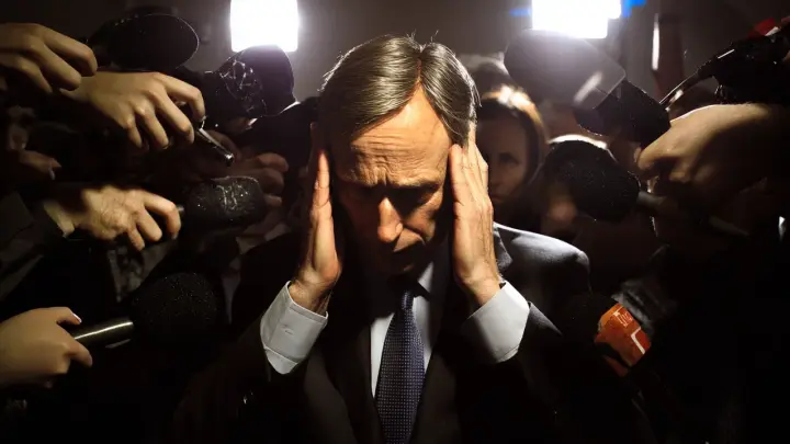 Вика Цыганова похвалила депутата. И стало как-то не по себе