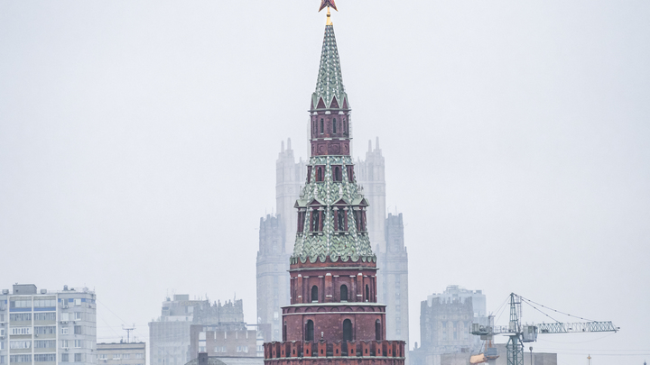 Туман в Москве, послуживший причиной для отмены более сотни рейсов, продлится до 14:00