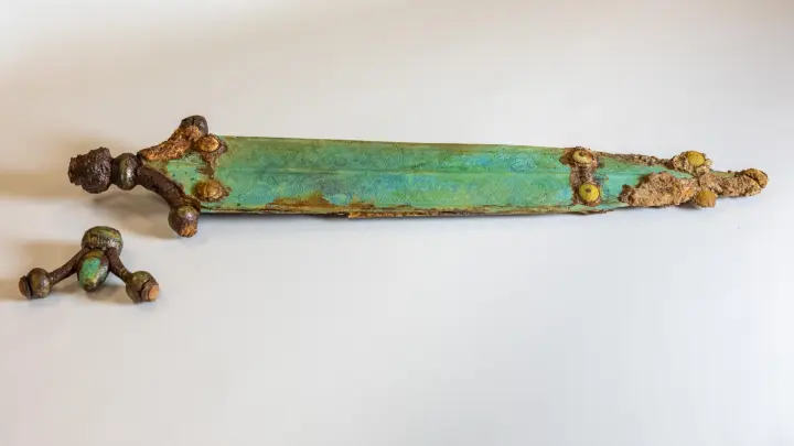 Археологи нашли во Франции древний кельтский меч с запрещенными символами