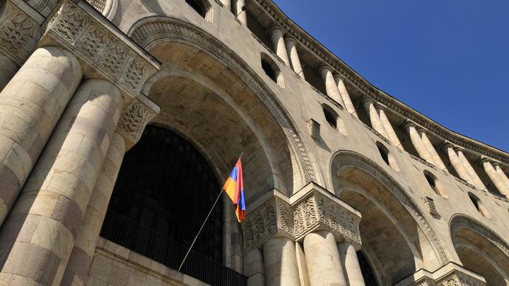 Арман Татоян отрицает связь с политическими силами Армении