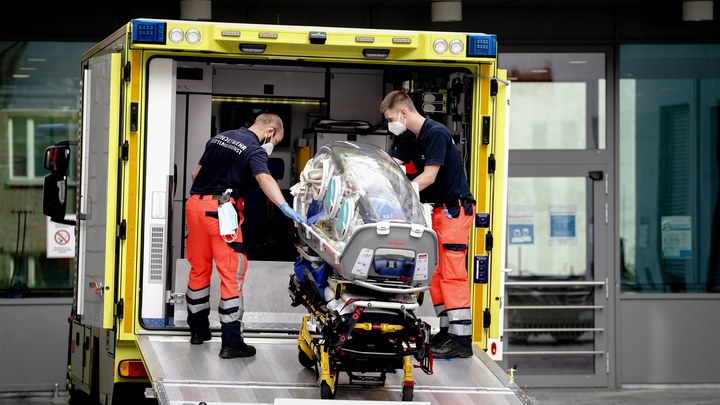 Из Омска немцы вытащили своего агента? Посмотрите, какие врачи прилетели за Навальным