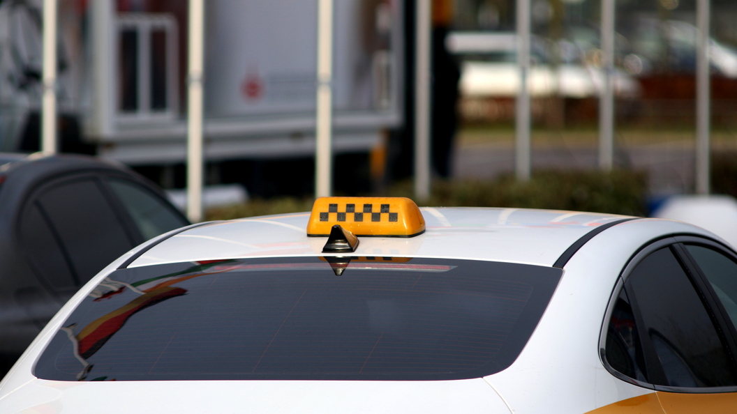 Ни такси, ни торговли, ни общепита: Тульская область перекрывает дорогу ...