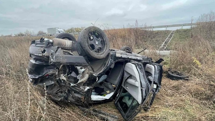 На трассе в Самарской области BMW врезалась в Ладу и вылетела в кювет