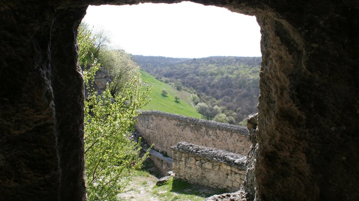 Археологи в Крыму нашли драгоценные перстни III века с уникальной резьбой