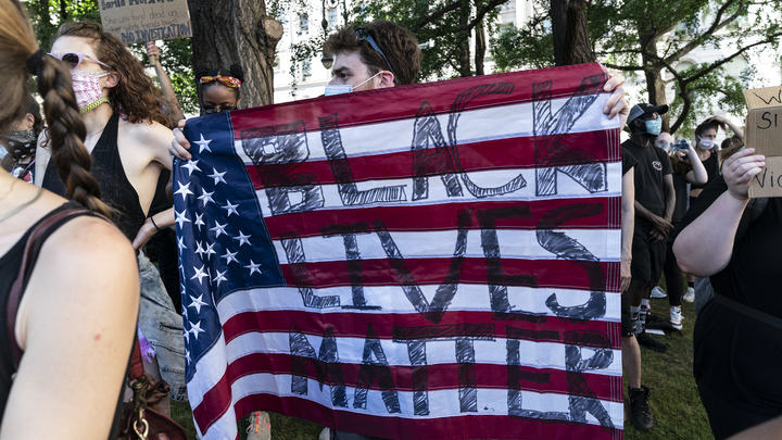 Знал бы - не стал открывать эту Америку: Витязева показала обезглавленного Колумба в США