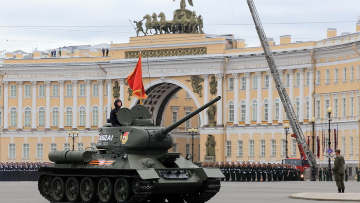 Более 500 военнослужащих: прививки от COVID в Петербурге получат все участники парада Победы