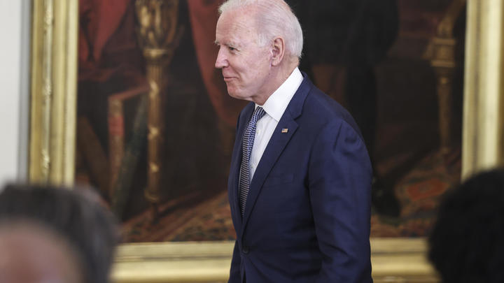 Чёрная метка для Путина: тайну подарка Байдена раскрыл кандидат наук