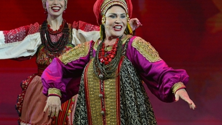 Скорая помощь во время выступления: Что случилось с Надеждой Бабкиной?