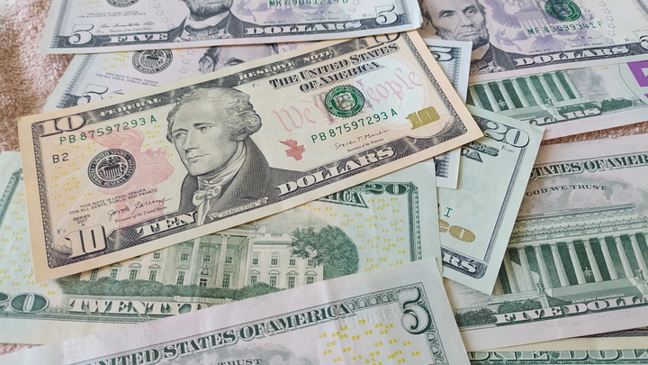ВШЭ спрогнозировала глобальный крах доллара. Но не в пользу рубля