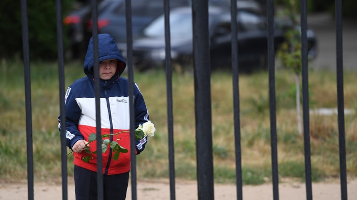 Мать подростка, изрезавшего ножом школьницу под Екатеринбургом, пожаловалась на травлю сына в школе