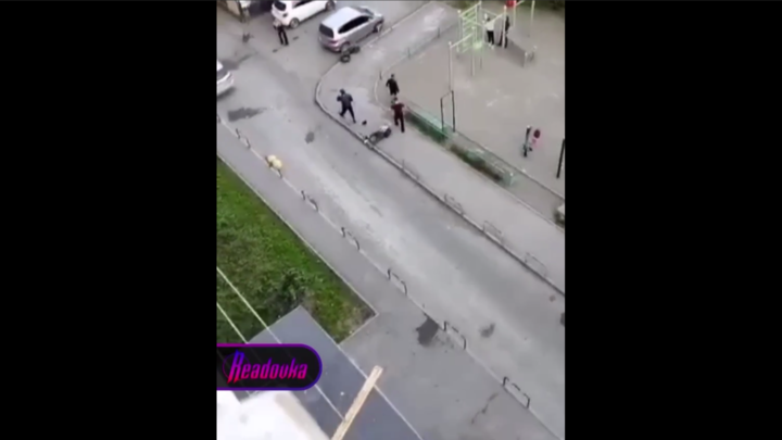 Мигранты кидали в авто бутылки и избили владельца машины во Владивостоке