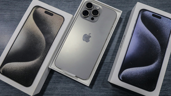 Достаточно надавить пальцами: iPhone 15 провалил тест на прочность без русского титана