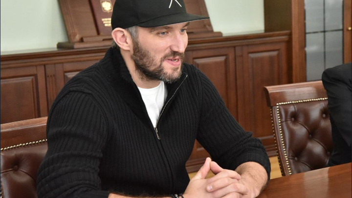 Александр Овечкин стал свидетелем первой победы «Сибири» в сезоне