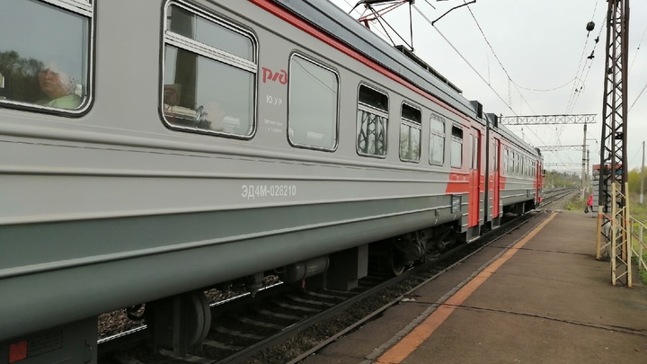 Поезда дальнего следования отстают от расписания из-за непогоды в Челябинской области