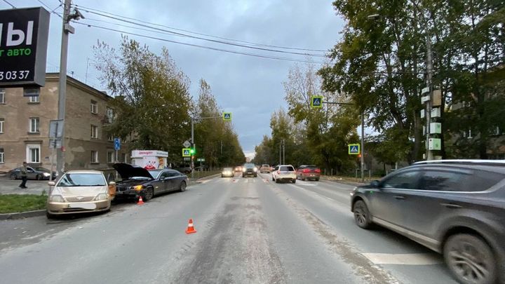 Проехал на жёлтый: В Новосибирске BMW сбил 38-летнего мужчину