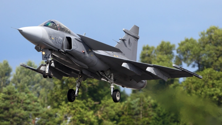 Недешёвая помощь. Франция жалеет, что ввязалась помогать Зеленскому. Свежая сводка с фронтов СВО от военкоров