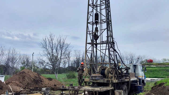В Динском районе идёт ремонт артезианской скважины