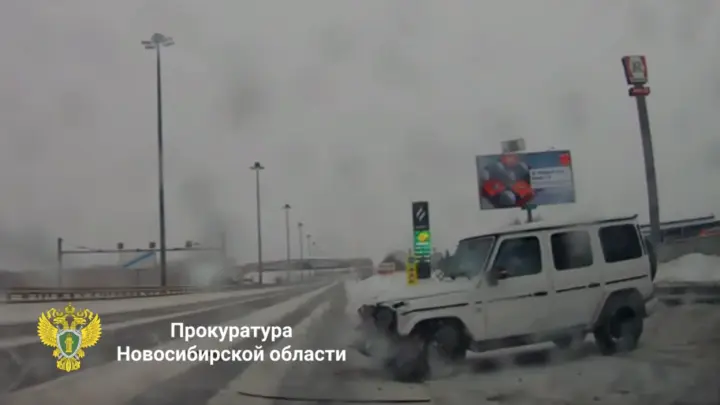 Семья с двумя детьми погибла в лобовом столкновении в Новосибирске