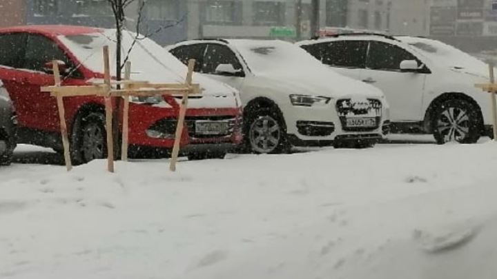 Власти объяснили, с чем связан запрет парковки на центральной площади Кургана