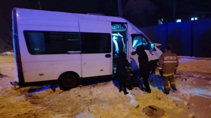 Женщина-водитель погибла при столкновении легковушки и автобуса под Липецком