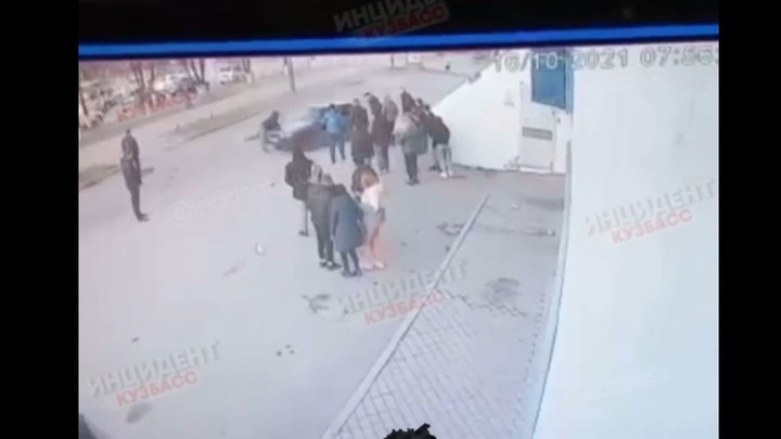 Видео наезда на пешеходов в Кемерове пьяным водителем появилось в Сети