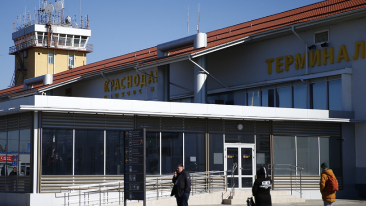 В аэропорту Краснодара менеджер ресторана похитил из сейфа 450 тысяч рублей